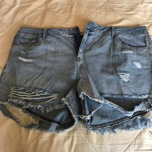 Distressed light wash shorts